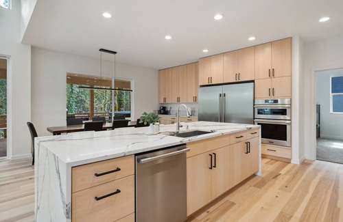 Brightwood House | Unforgettable Sandy River Group Getaway with Spa & Hot Tub