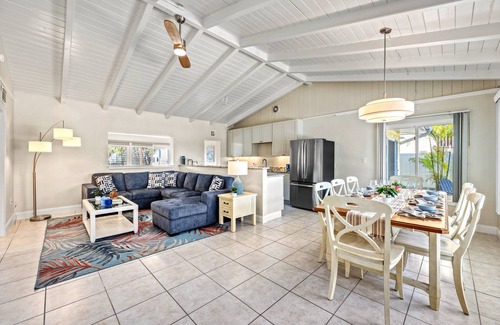 Siesta Key House | Discover Sandy Rocks: Pet-Friendly Homes with Heated Pools