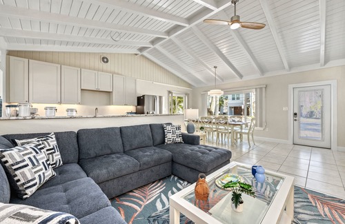Siesta Key House | Discover Sandy Rocks: Pet-Friendly Homes with Heated Pools