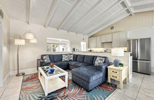 Siesta Key House | Discover Sandy Rocks: Pet-Friendly Homes with Heated Pools