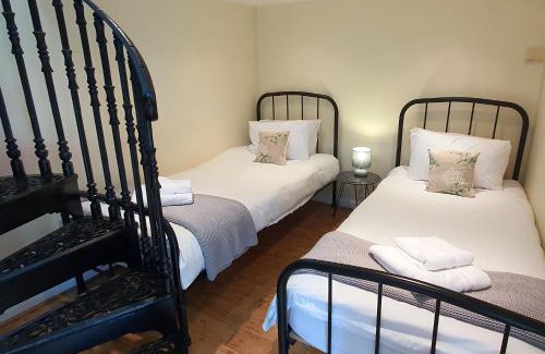 Foolow House | Pet-Friendly Escape at Sandy's Barn, Rated 9/10 by Guests
