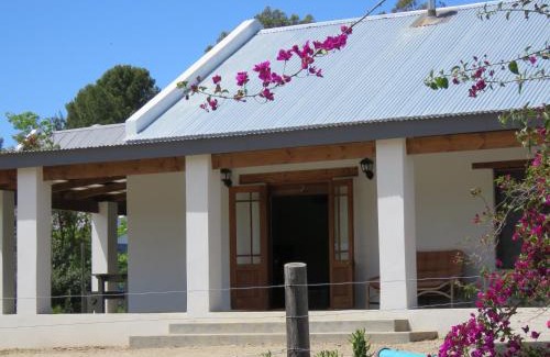 Barrydale House | Discover Sandy's Place: Family-Friendly with Pool Access