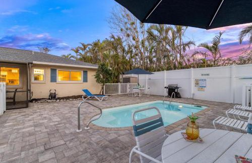 Siesta Key House | Idyllic Sandy Seahorse Cottage - Pet-Friendly Retreat