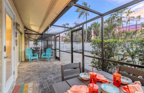 Siesta Key House | Idyllic Sandy Seahorse Cottage - Pet-Friendly Retreat