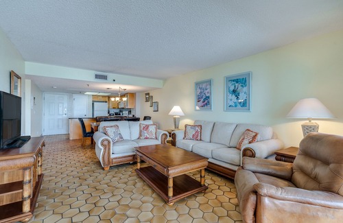 Madeira Beach Condo | Oceanfront Retreat: Sandy Shores 403 with Pool & Ocean View