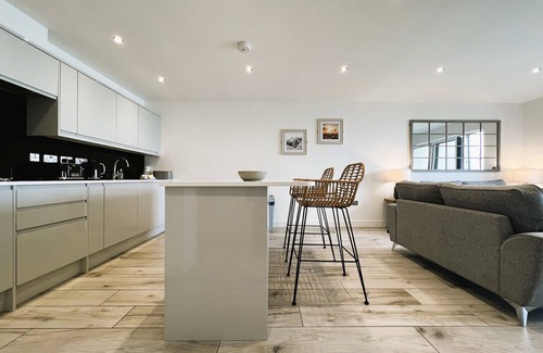 Sandown Apartment | Idyllic Sandy Shores Retreat on The Isle of Wight