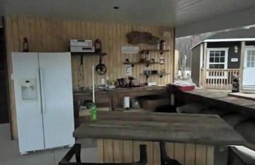 Tuscumbia Cabin | Idyllic Sandy Cabin Retreat on the Osage River - 10/10 Rated