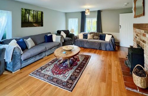 King's Lynn House | Pet-Friendly Retreat at Sandy Toes Cottage Awaits You
