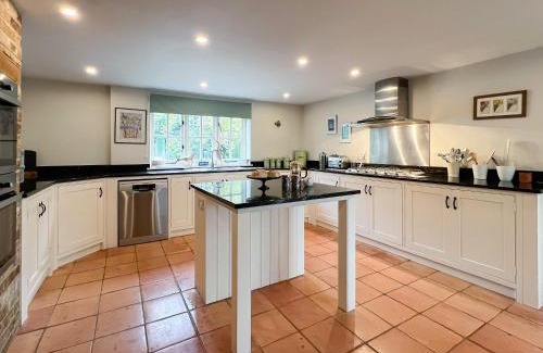 King's Lynn House | Pet-Friendly Retreat at Sandy Toes Cottage Awaits You