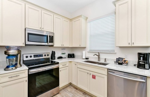 West Kissimmee Cottage | Experience Sandy Toes Cottage with Private Pool Near Disney