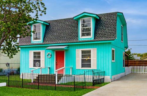 Fulton House | Enjoy Family-Friendly Comfort at Sandy Toes Hotel