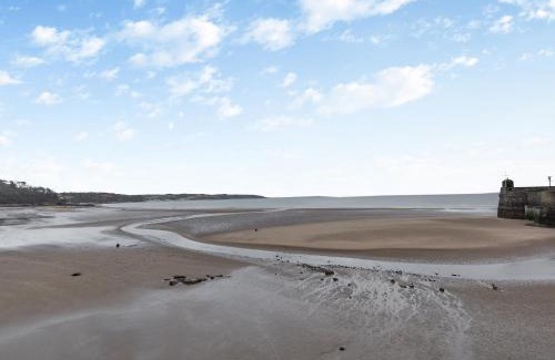 Saundersfoot House | Pet-Friendly Sandy View with 10/10 Guest Ratings