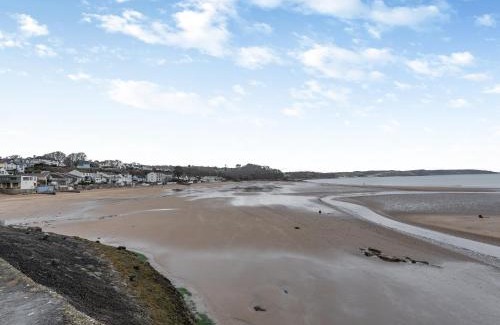 Saundersfoot House | Pet-Friendly Sandy View with 10/10 Guest Ratings