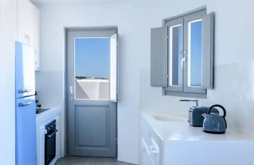 Pyrgos Villa | Stunning Villa with Private Pool & Ocean View, Rated 10/10