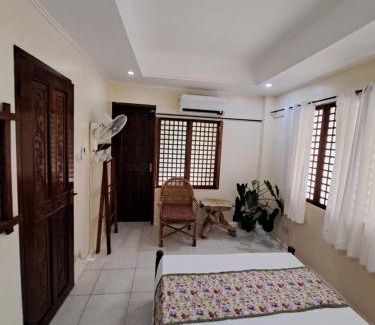Puerto Princesa House | Sandybridge Eco Farm at Relly's Restaurant