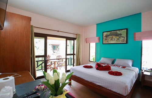 Ko Chang Hotel | Budget-Friendly Stay at Sang Aroon Bungalow with Breakfast