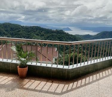 Tagaytay Hotel | Scenic Sang Yoo Mountain View Bed and Breakfast in Tagaytay