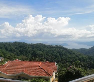 Tagaytay Hotel | Scenic Sang Yoo Mountain View Bed and Breakfast in Tagaytay