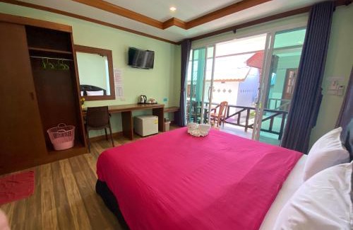 Ko Chang Resort | Beachfront Escape at Sangaroon Bungalow with Ocean Views