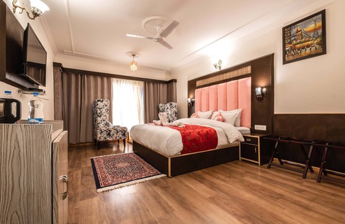 Leh Hotel | Unforgettable Sangaylay Palace: Spa & Breakfast Included