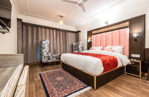 Leh Hotel | Unforgettable Sangaylay Palace: Spa & Breakfast Included
