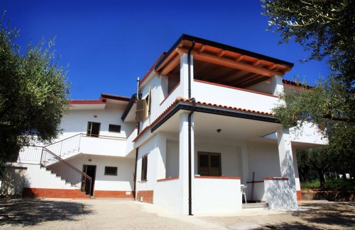 Santa Maria Apartment | Cozy Sangeni Home Holidays: Oceanfront Apartment with Veranda