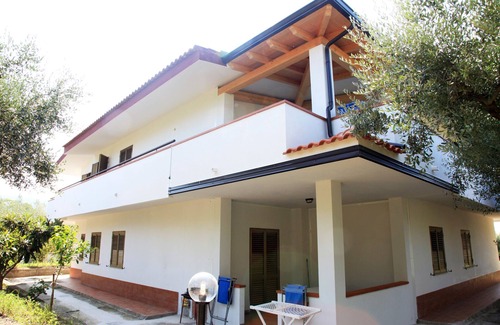 Santa Maria Apartment | Cozy Sangeni Home Holidays: Oceanfront Apartment with Veranda