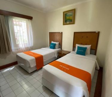 Cipanas Hotel | Eco-Friendly Hotels in Pacet, Indonesia with Pool & Dining