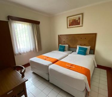 Cipanas Hotel | Eco-Friendly Hotels in Pacet, Indonesia with Pool & Dining