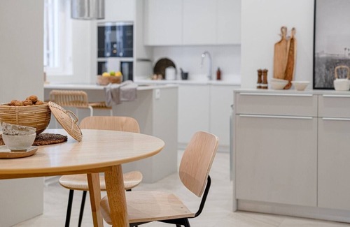 Almagro Apartment | Comfortable 3-Bedroom Retreat in Almagro with Spa Access