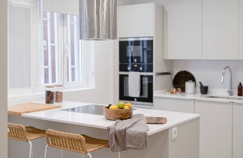 Almagro Apartment | Comfortable 3-Bedroom Retreat in Almagro with Spa Access
