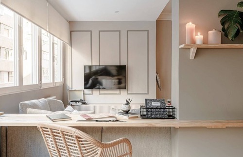 Almagro Apartment | Comfortable 3-Bedroom Retreat in Almagro with Spa Access