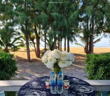Phongprasan Resort | Relax at Sangjun On Beach Resort with Oceanfront Amenities
