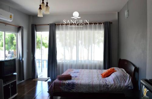 Phongprasan Resort | Relax at Sangjun On Beach Resort with Oceanfront Amenities