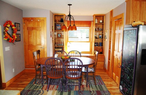 Cedar Cottage | Discover Sangria Sunrise - Lake Leelanau Pet-Friendly Chalet