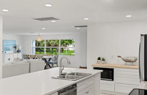 Bright Water House | Discover Sanibel Serenity: Beautiful Villa with Pool Near Beach