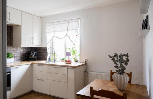 Surat Villa | Cozy Sanjana Home Apartment: Pet and Child Friendly Stay