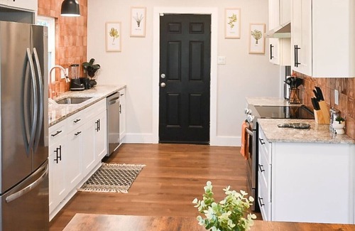 San Marcos House | San Marcos River Retreat: Pet-Friendly Escape for 12