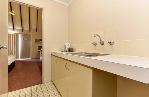 Redcliffe Hotel | Eco-Friendly Sanno Marracoonda Hotel near Perth Airport