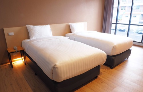 Na Muang Hotel | Budget-Friendly Stay at Sans Hotel with Family Amenities
