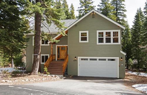 Homewood House | Explore Sans Souci Terrace: Ideal 4 BR Cabin Near Skiing