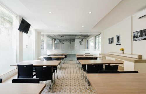 Bangka House | Budget-Friendly Stay at RedDoorz Plus near Lippo Mall Kemang