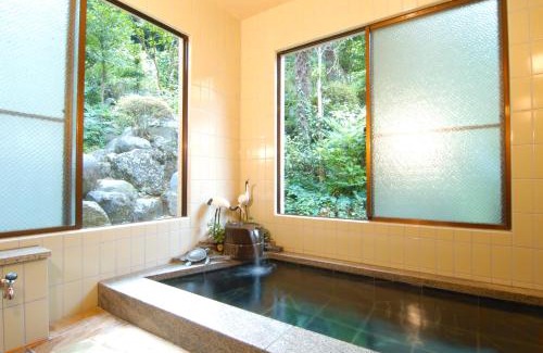 Isehara Hotel | Enchanting Sansou Nagisa with Inviting Hot Tub Retreat