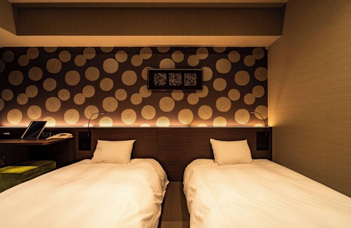 Ryuga Onsen House | Relax at Sansuien: Family-Friendly with Hot Tub & Breakfast