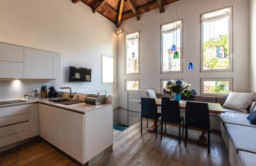 Cannaregio Apartment | Elegant Sant'Alvise Design Palace with Top Amenities