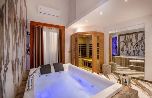 Sorrento City Centre Bed & Breakfast | Relaxing Sant'Antonino Suite with Hot Tub & Breakfast