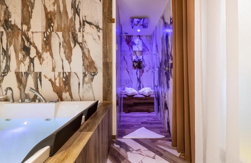 Sorrento City Centre Bed & Breakfast | Relaxing Sant'Antonino Suite with Hot Tub & Breakfast