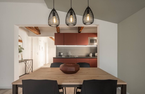 San Polo Apartment | Top-Rated Sant'Aponal Apartment with Terrace & Spa Amenities