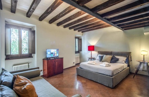 Rione VII Regola Apartment | Elegant Sant'Eligio Attic with Exclusive Terrace in Rome