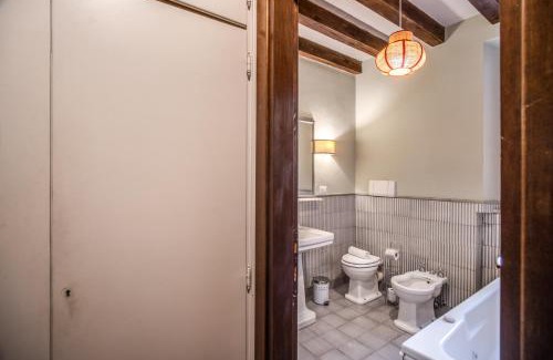 Rione VII Regola Apartment | Elegant Sant'Eligio Attic with Exclusive Terrace in Rome